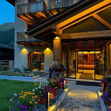Camino Rustic Chic